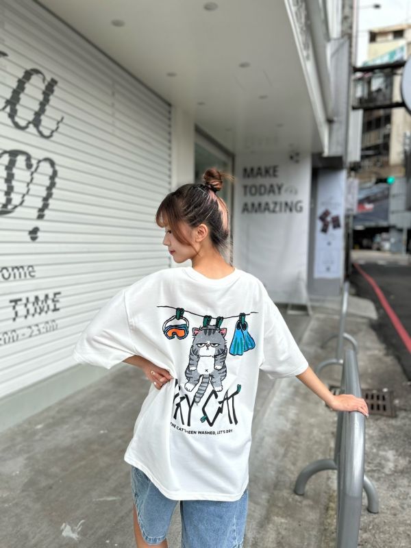 【現貨】DRY CAT曬貓咪插畫風Tee 