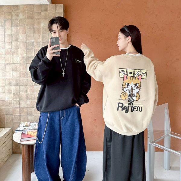 日文虎斑貓吃麵刷毛大學Tee 