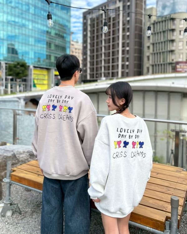 【現貨】CROSS DREAMS愛心排列刷毛大學Tee 