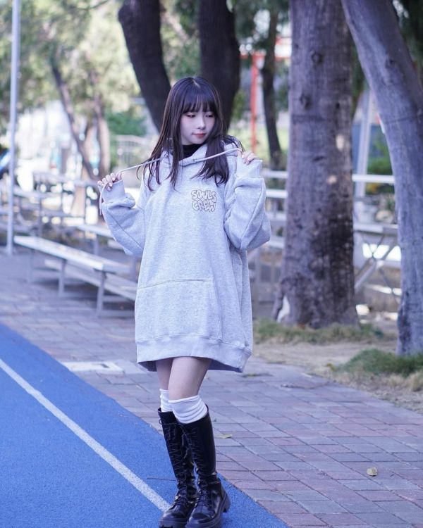 現貨【牛奶暖絨】簍空字母牛奶絨帽Tee 