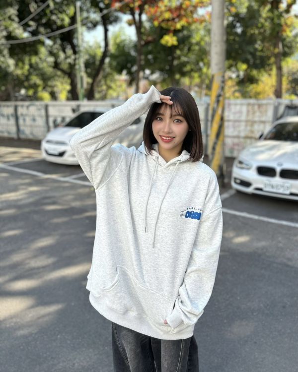 現貨【牛奶暖絨】泡泡英字手指牛奶絨帽Tee 