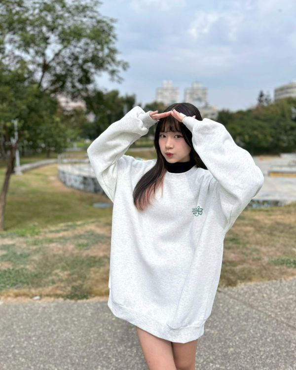 【現貨】HEYDAY發泡花朵刷毛大學Tee 