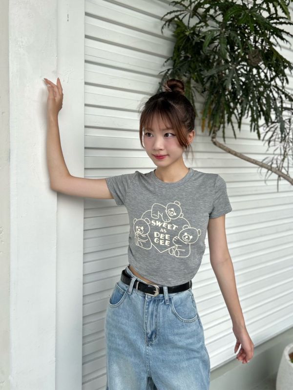 【現貨】側抓皺圓領彈性小熊短版上衣 