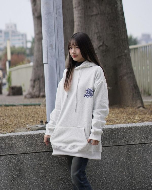 現貨【牛奶暖絨】藝術英字塗鴉牛奶絨帽Tee 