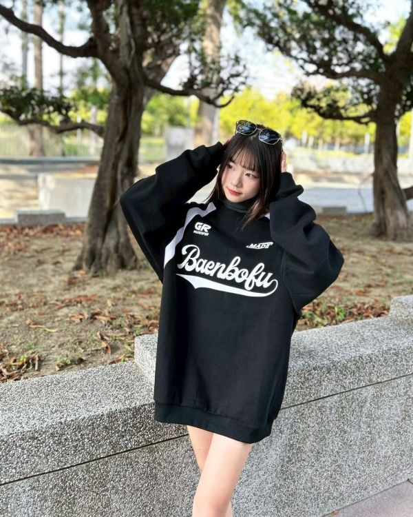 【現貨+預購】Baenbolu美式拼接印花刷毛大學Tee 