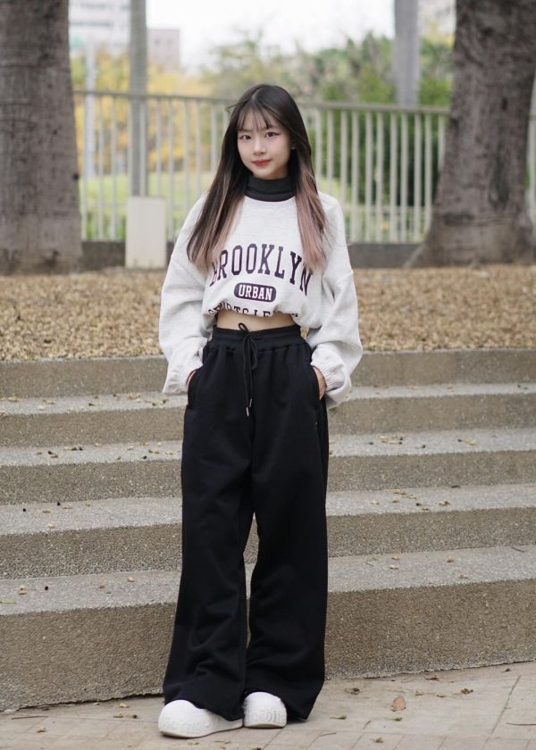 現貨+預購【休閒穿搭必備】刺繡小標闊腿棉褲 