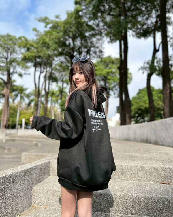 【現貨】INFUNLEMS英字刷毛帽Tee 