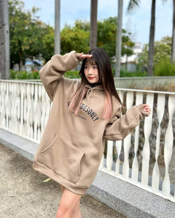 【現貨】GOODVIBESONLY英字刷毛帽Tee 