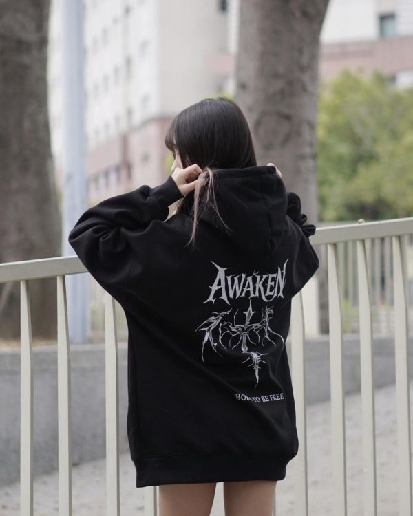 現貨【牛奶暖絨】暗黑羽翼牛奶絨帽Tee 