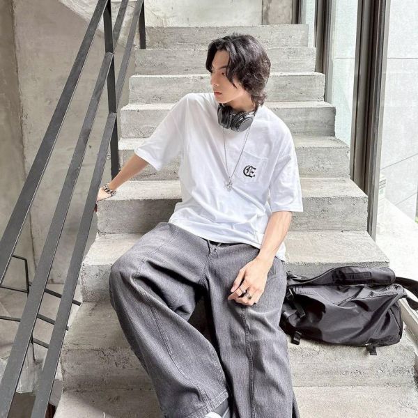 哥德字刺繡口袋短Tee 