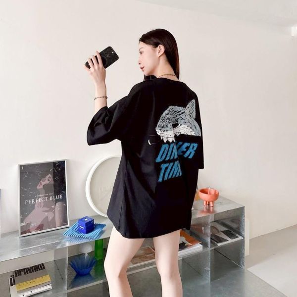 【現貨】DINNER TIME 鯊魚插畫印花短Tee 