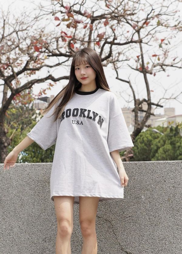 【現貨+預購】BROOKLYN牛仔貼布刺繡短Tee 