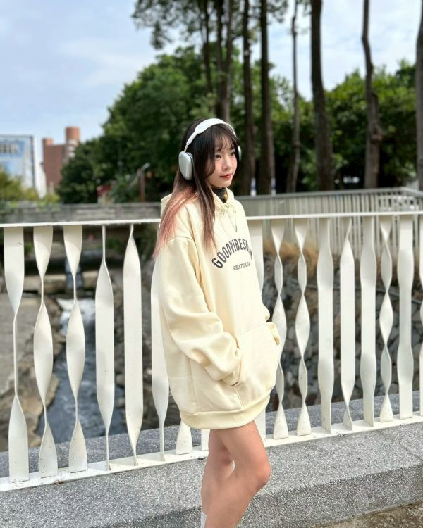 【現貨】GOODVIBESONLY英字刷毛帽Tee 