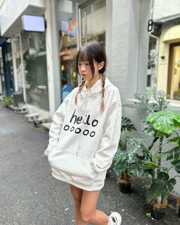 【現貨】美式hello英字牛奶絨帽Tee 