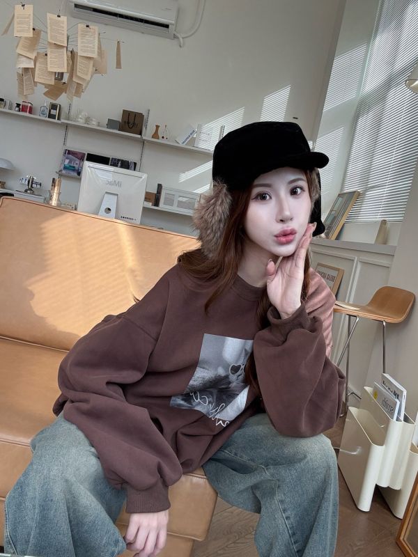 眼鏡貓咪印花刷絨大學Tee 