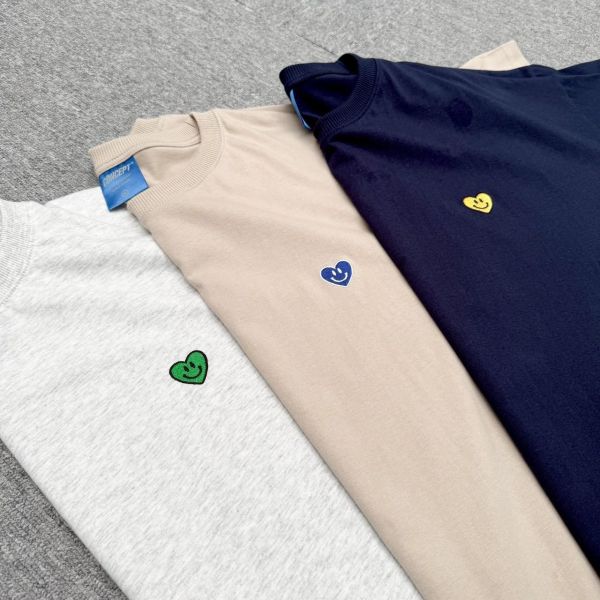 【現貨】撞色小愛心刺繡短Tee 