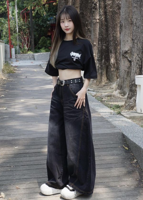 現貨+預購【吸睛比例】斑駁抓痕水洗彎刀褲 