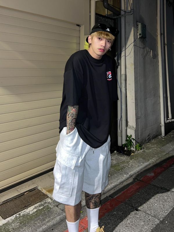 【現貨】背後超炫球鞋Tee 