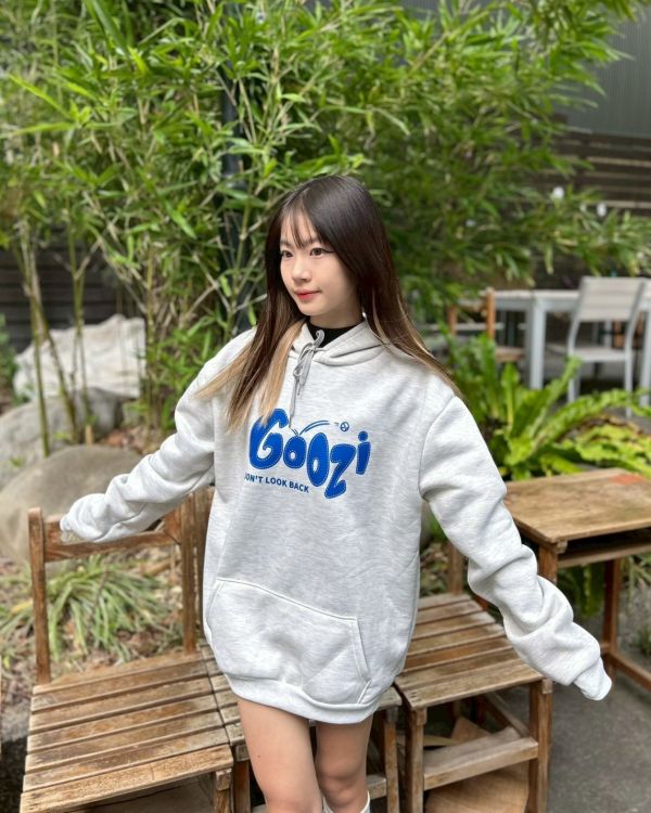 【現貨】軟萌GOOZI英字刷毛帽Tee 