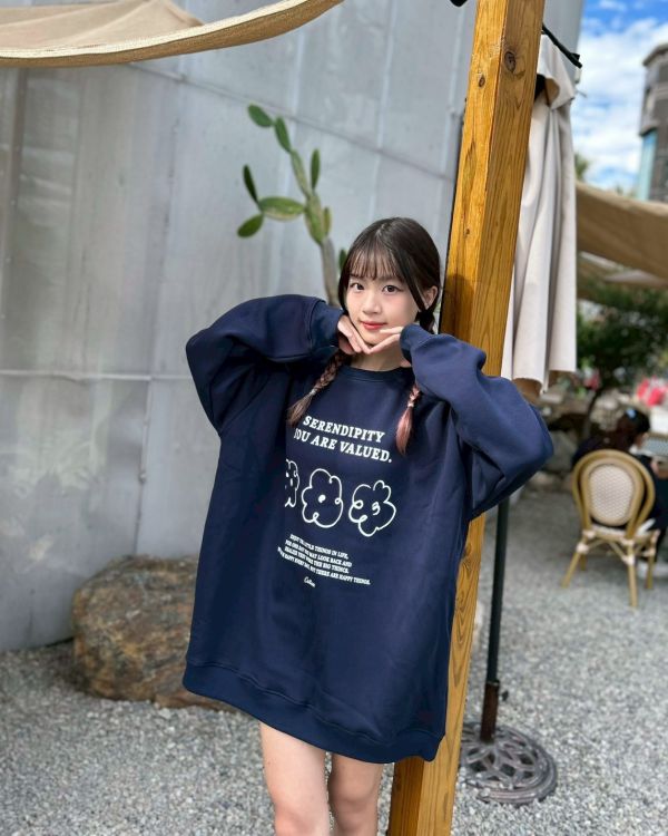 現貨【牛奶暖絨】SERENDIPITY花朵牛奶絨大學Tee 