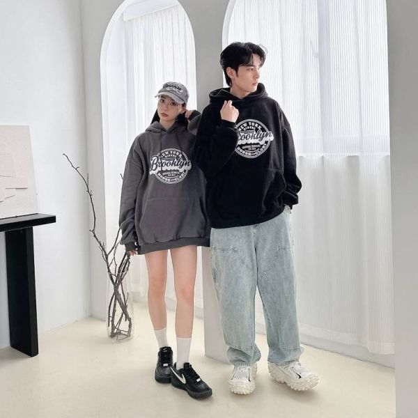 Brooklyn徽章印刷毛帽Tee 