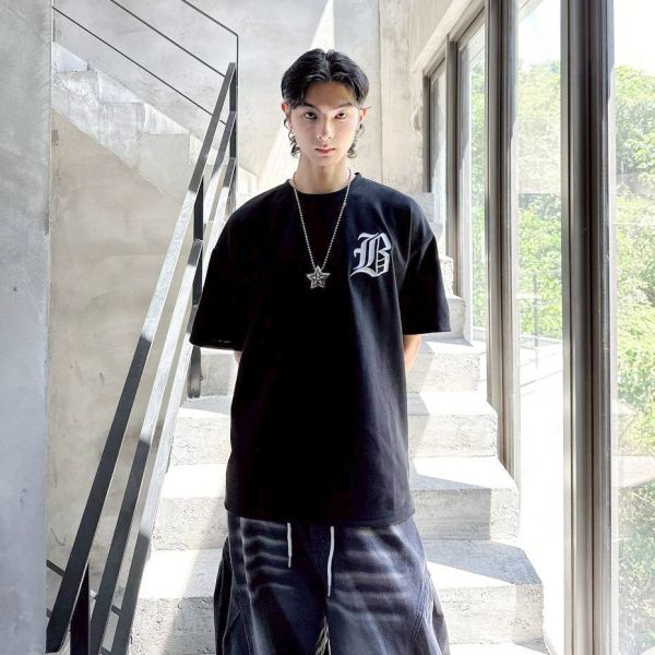 【預購】The Bad News Gimes刺繡哥德字麂皮Tee 