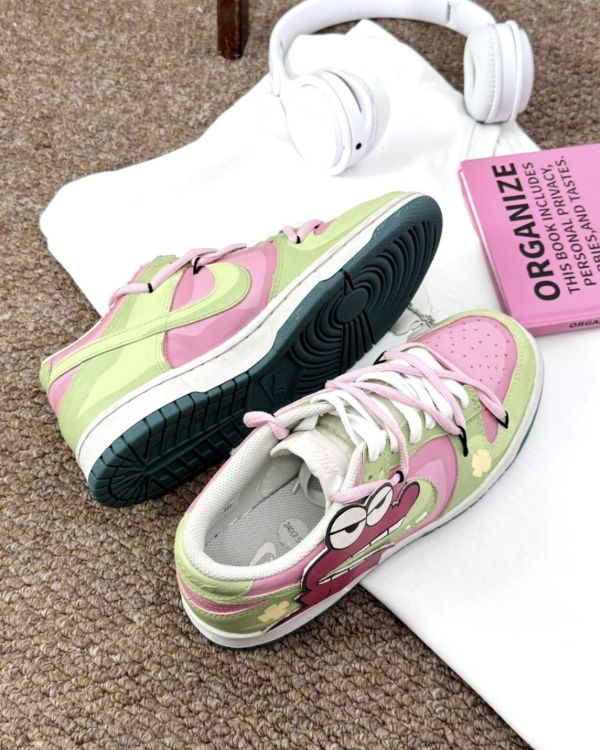 【訂製款】Nike Dunk Low蠟筆小新之鱷魚餅乾-女款 