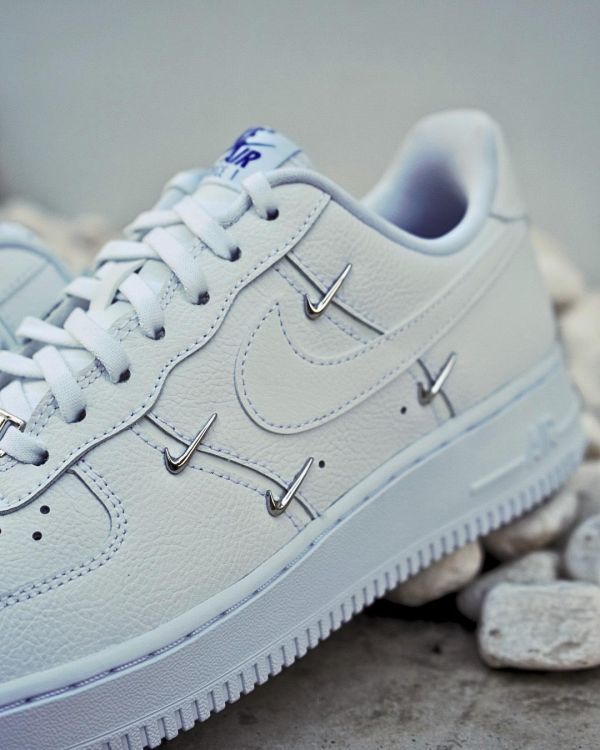 【預購爆款】Nike Air Force 1 Chrome Luxe泫雅同款四小銀鉤 - 女款 