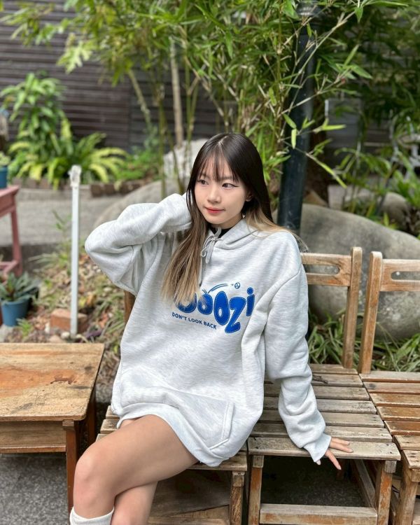 【現貨】軟萌GOOZI英字刷毛帽Tee 