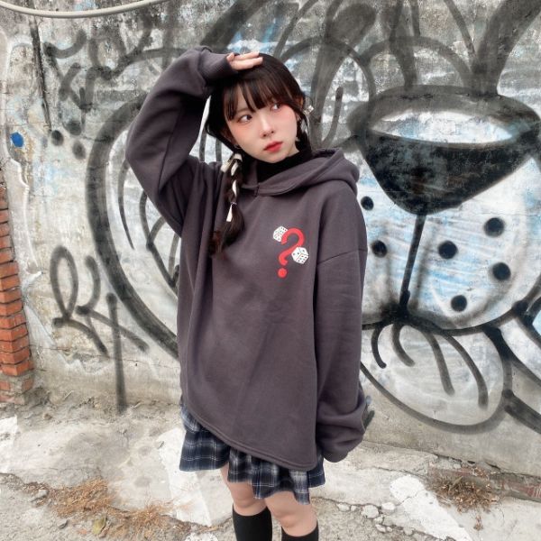 【現貨】骰子問號發泡短寬帽Tee 