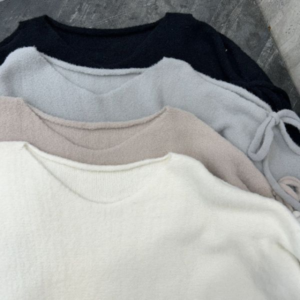 露肩綁帶小V領毛衣 