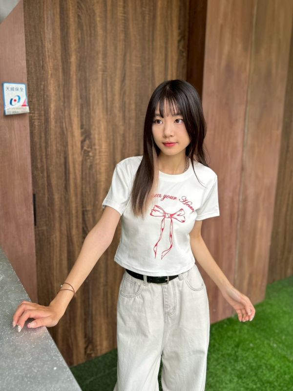 【現貨】手繪蝴蝶結印花短版上衣 