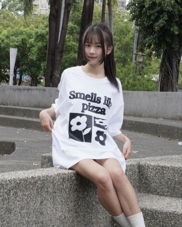 【現貨】花朵字母印花短Tee 