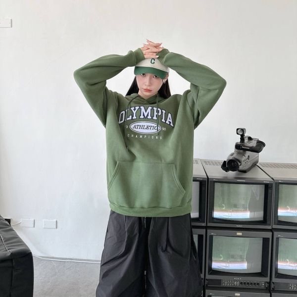 OLYMPIA貼布繡刷毛帽Tee 