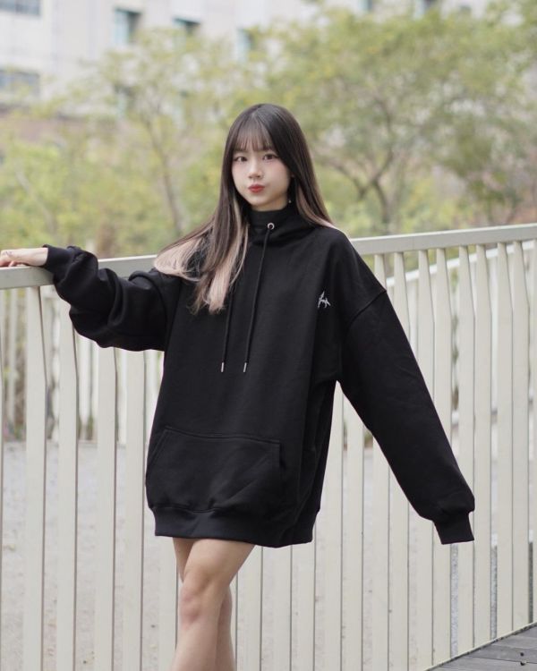 現貨【牛奶暖絨】暗黑羽翼牛奶絨帽Tee 