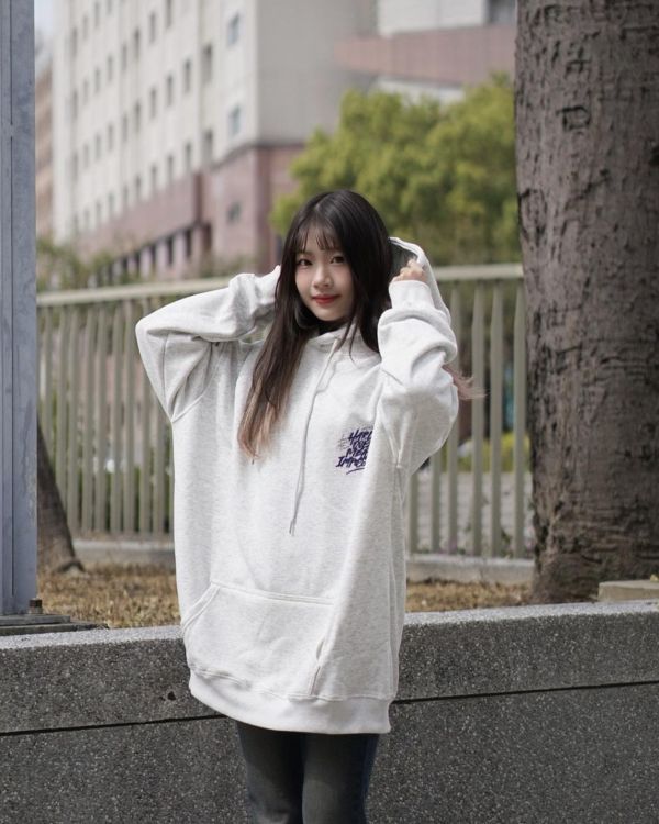 現貨【牛奶暖絨】藝術英字塗鴉牛奶絨帽Tee 