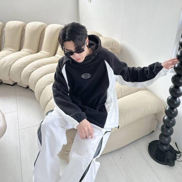 MAD撞色小高領抽繩帽Tee 