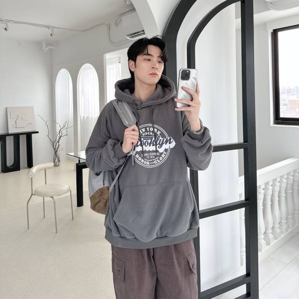 Brooklyn徽章印刷毛帽Tee 