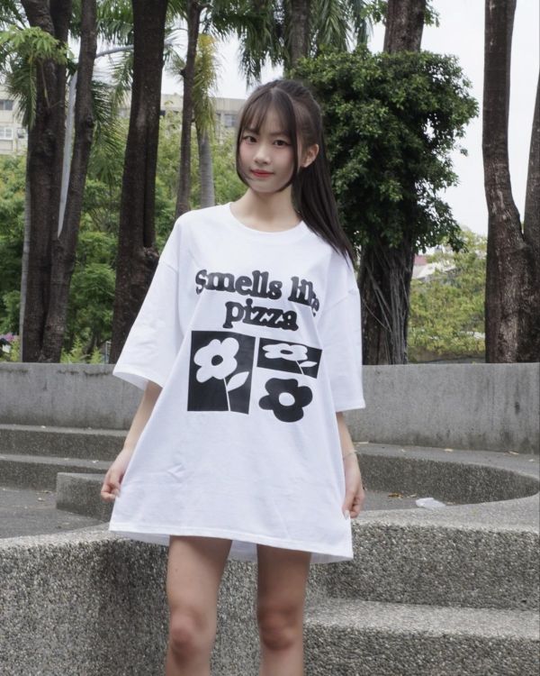【現貨】花朵字母印花短Tee 