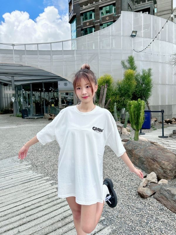 【現貨】CRAYONDiNOS 墨鏡恐龍Tee 
