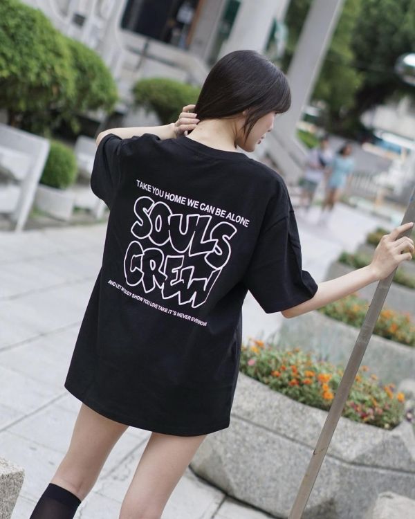 【現貨】簍空字母短Tee 