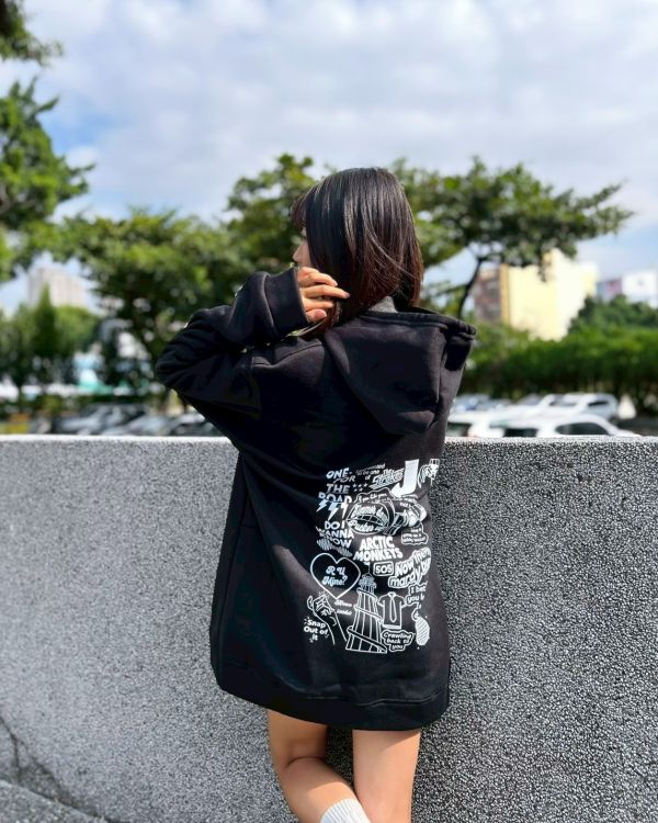 【現貨】美式汽車背後大圖刷毛帽Tee 