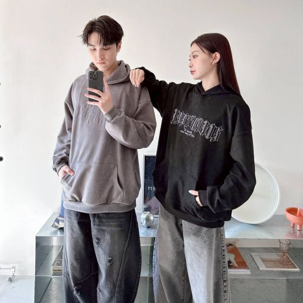 刺繡哥德字麂皮帽Tee 