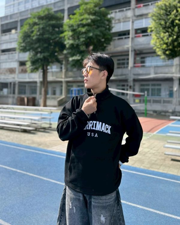 【現貨】MERRIMACK半高領拉鏈刺繡刷毛大學Tee 