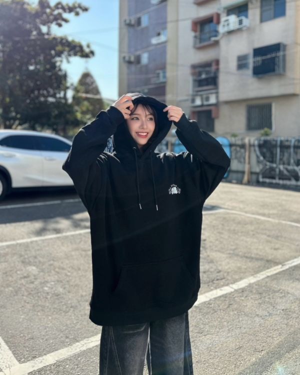 現貨【牛奶暖絨】泡泡英字手指牛奶絨帽Tee 