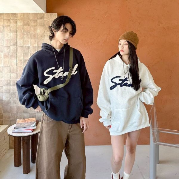 stand立體貼布刷毛帽Tee 