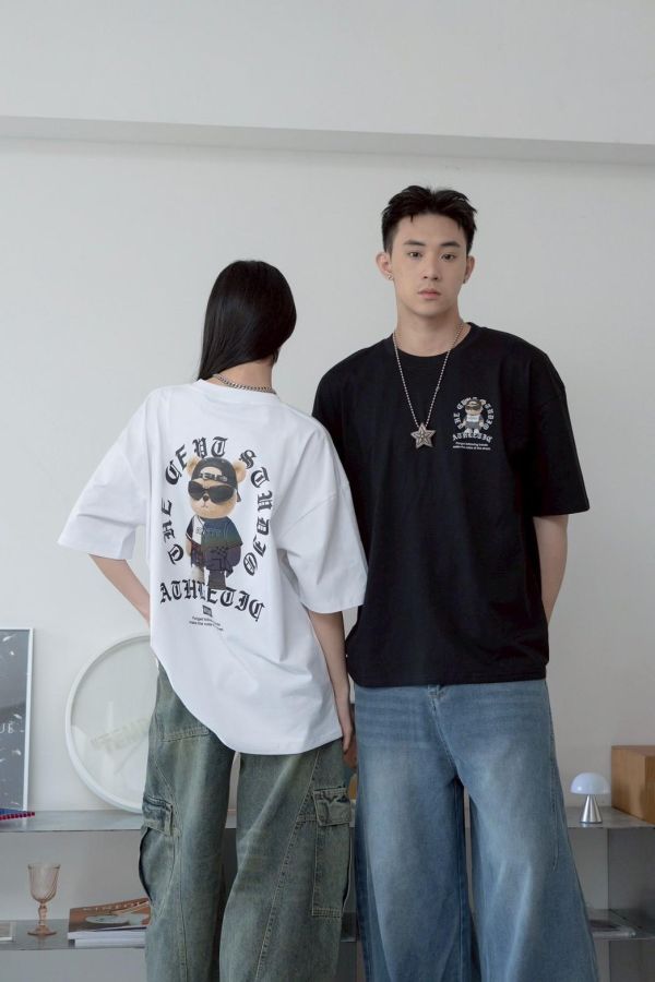【SORONA®】哥德字反光熊涼感短Tee 