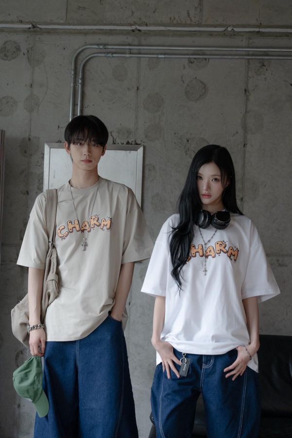 【SORONA®】 CHARM餅乾字母印花短Tee 