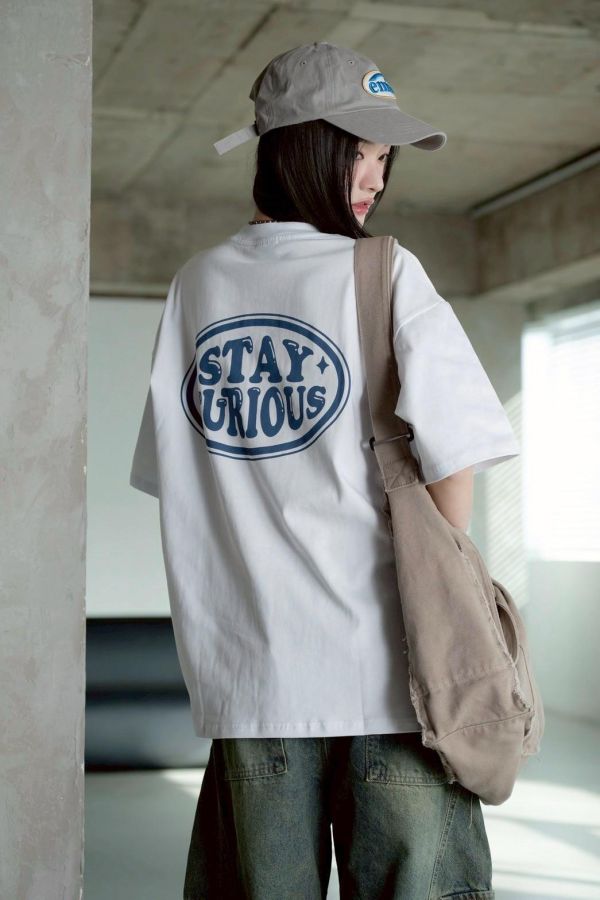 STAY CURIOUS橢圓膠印短Tee 
