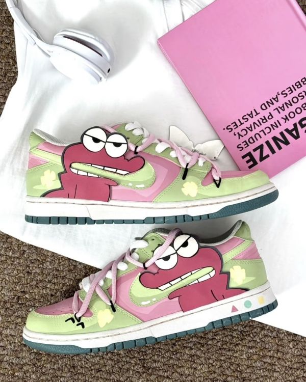 【訂製款】Nike Dunk Low蠟筆小新之鱷魚餅乾-女款 